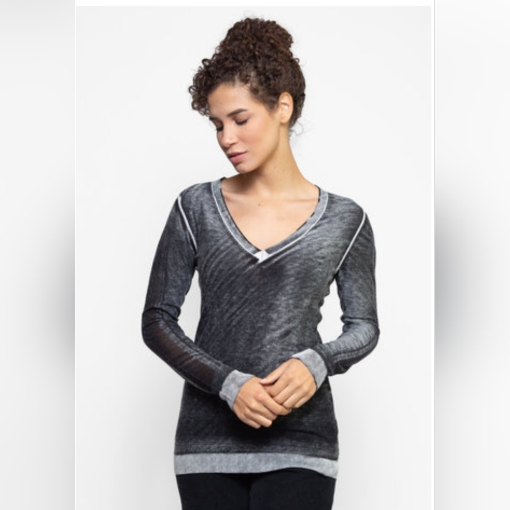 A long sleeve, V-neck top with perforated panels Size Medium
